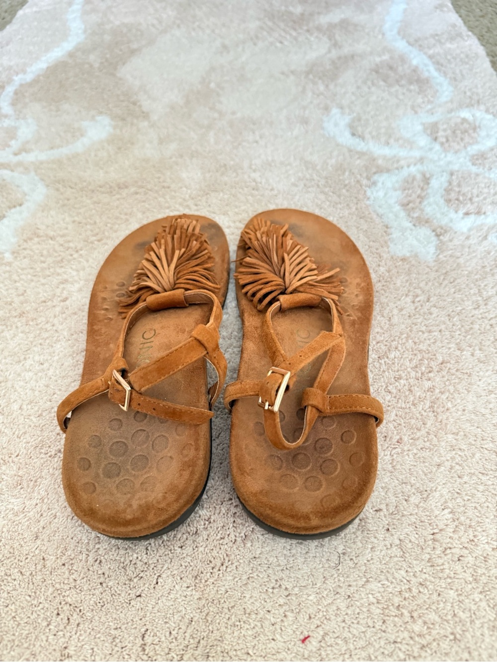 Vionic Tan Suede Fringed T-Strap Sandals Super cute! known for arch support!